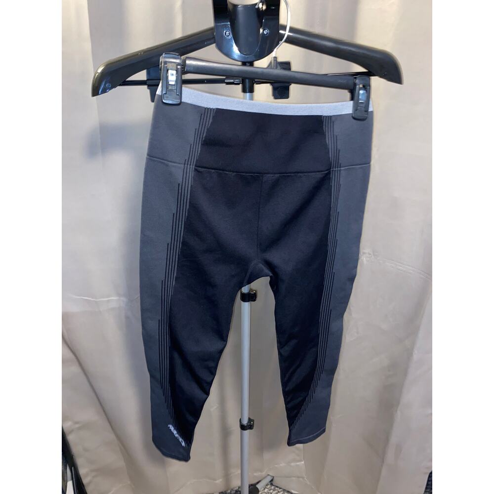 Fabletics Seamless Fusion High-Waisted 7/8 Leggings Black/Gray Size M NWT $64.95